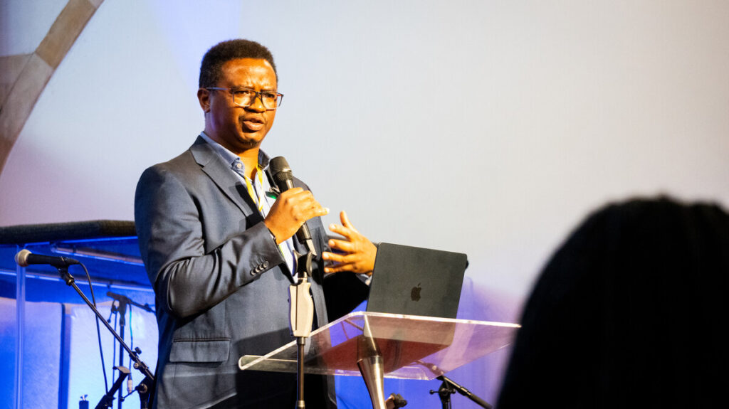 Harvey Kwiyani speaking