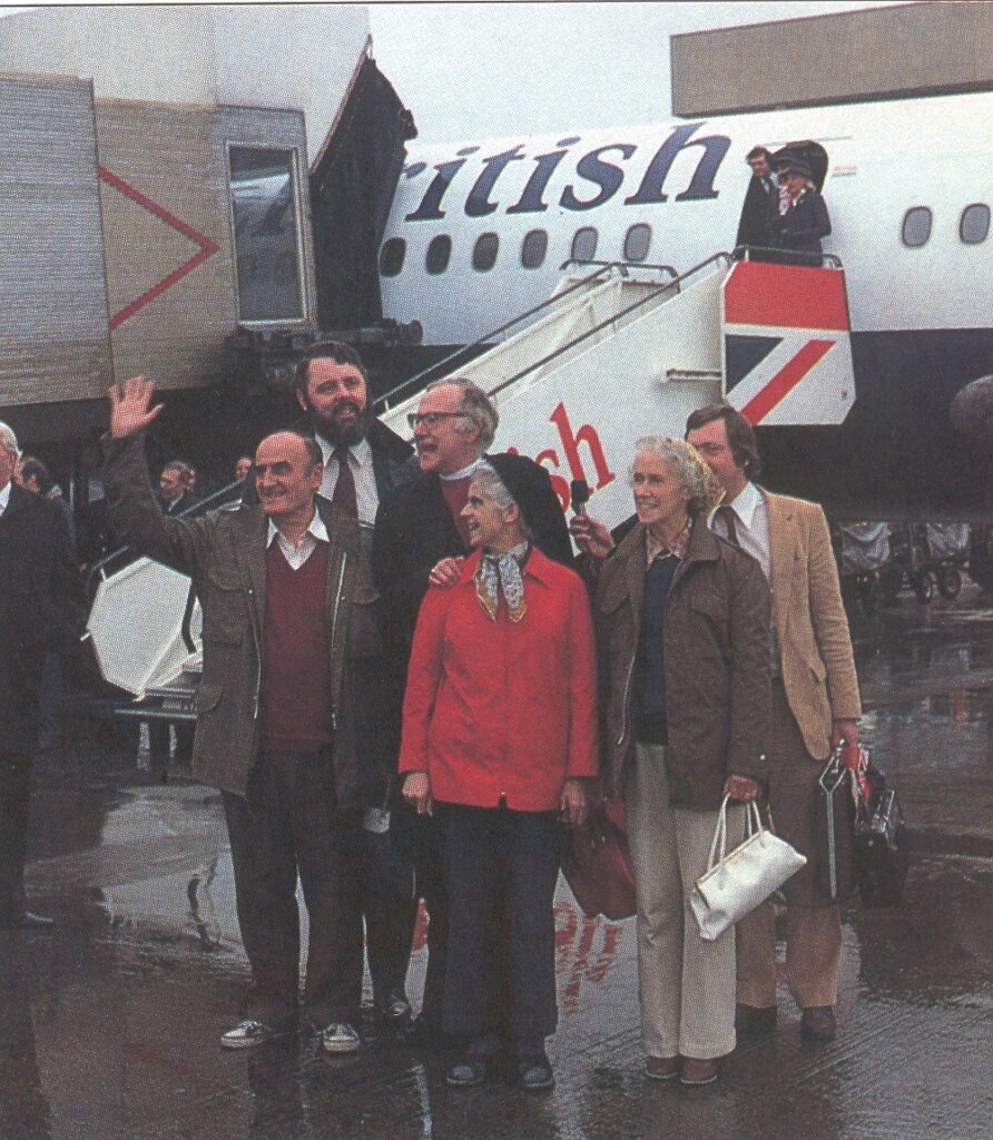 Terry Waite, Robert Runcie, Jean Waddell, the Colemans, freed Iran hostages. Copyright Church Mission Society Archives.
